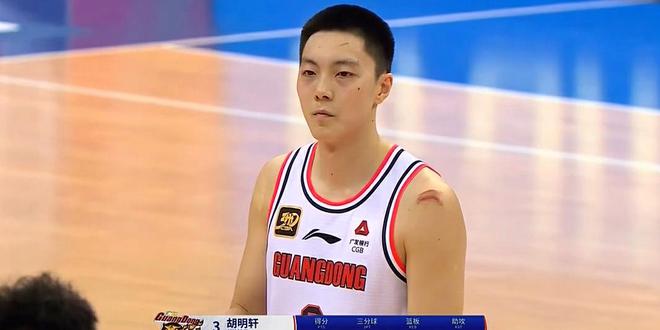 广东擒青岛新赛季首胜 胡明轩40+9杨瀚森26+11