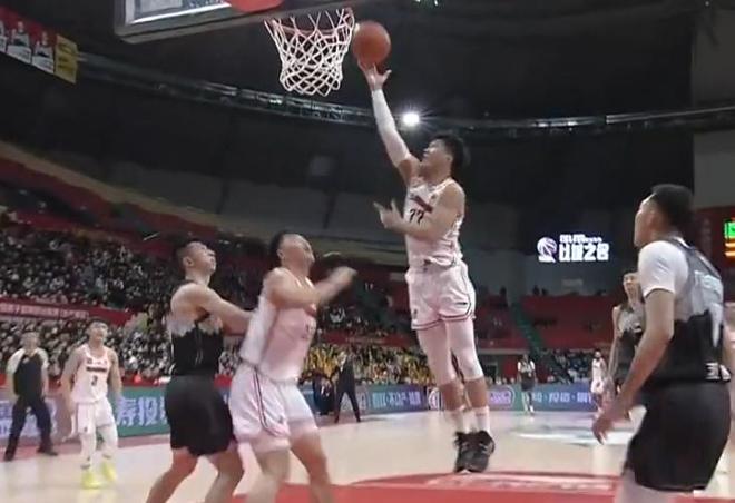 吉林41分惨败广东 吉伦沃特22+9黄荣奇20+6+5