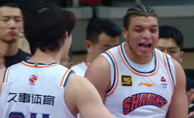 洛夫顿37+17+9上海豪取14连胜 北控三外援空砍83分