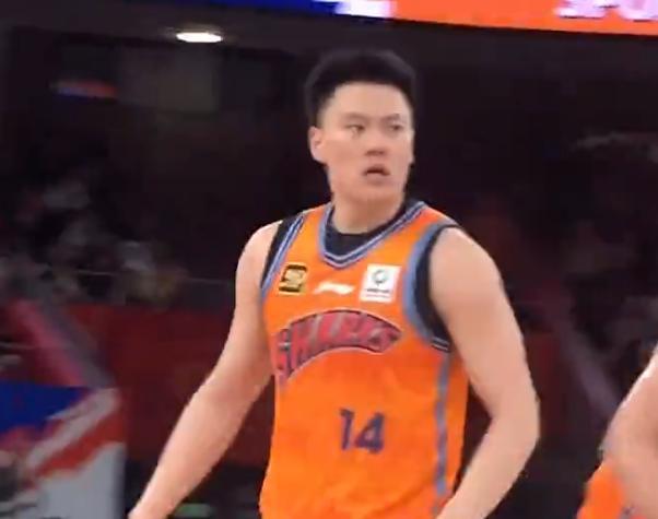 上海34分大胜止广东9连胜 洛夫顿15+11+8李弘权7记三分