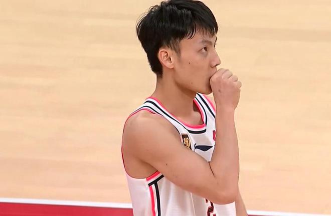 吉伦沃特40+14广东胜深圳 徐杰关键6分锁定胜局