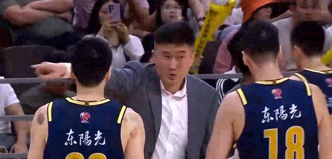 广东106-94送吉林9连败 伯克30+10+6琼斯29+17+10