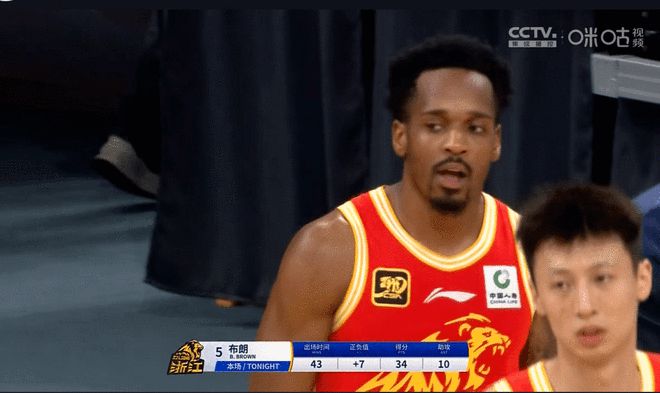 广厦24分逆转终结新疆8连胜 布朗36+10胡金秋17+16