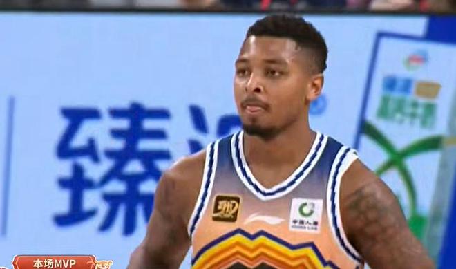 新疆击败北京主场14连胜 皮特森30+6曾凡博18+7
