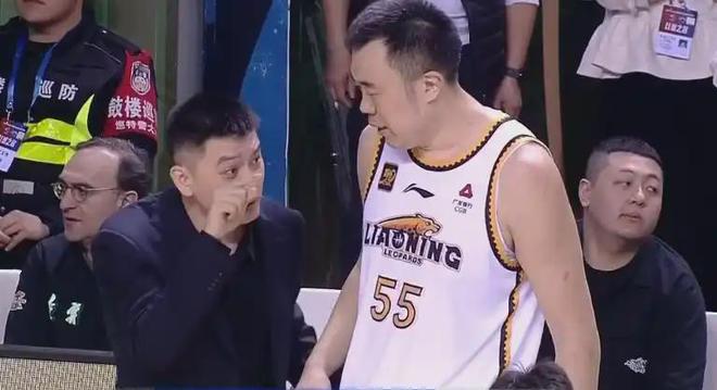 第三节崩盘！辽宁惨遭14分逆转被同曦双杀 弗格空砍28分