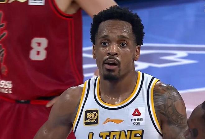 北京男籃末節(jié)崩盤1-2廣廈 布朗44+5+7周琦26+13