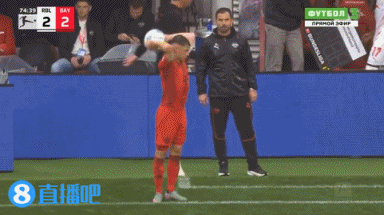 太可惜了啊！科曼單刀晃過門將，但帶大把球趟出了底線！