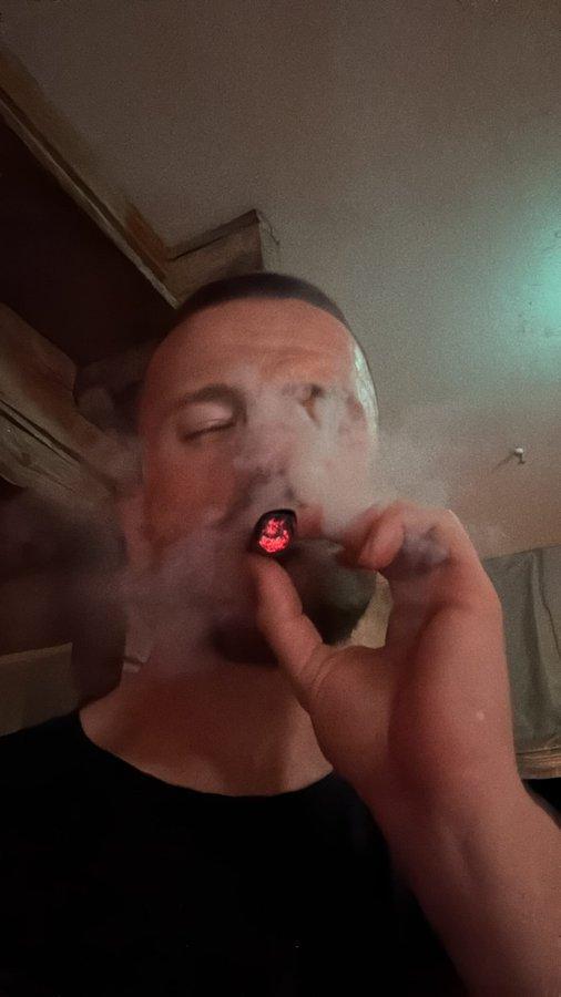 冠軍的滋味！戴爾社媒曬抽雪茄，慶祝職業(yè)生涯首冠