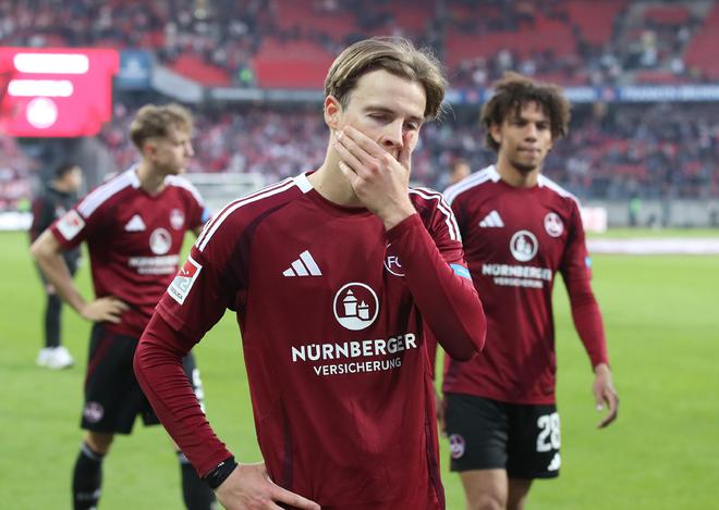 紐倫堡兩連低級失誤，守門員90分鐘禁區外玩火送空門