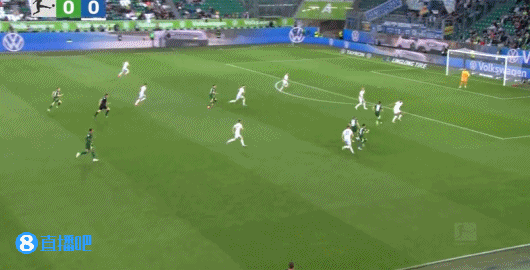 生日夜樂(lè)極生悲狼堡前鋒20秒造烏龍揮拳慶祝，不小心肩膀脫臼