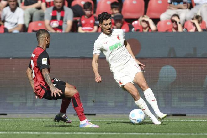 記者：本菲卡密切關(guān)注奧格斯堡后衛(wèi)吉安努利斯，本賽季30場1球4助