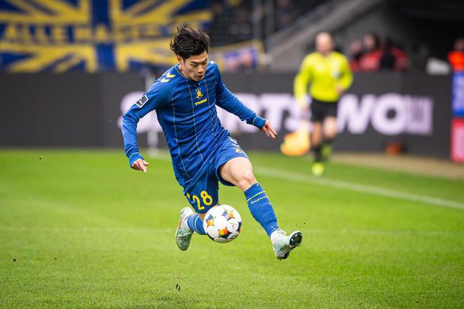 德天空：弗賴堡即將簽下日本國腳鈴木唯人，轉(zhuǎn)會(huì)費(fèi)約800萬歐