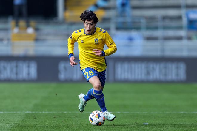 取代堂安律？德天空：弗賴堡即將簽下布隆德比攻擊手鈴木唯人