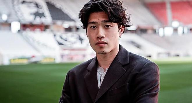 官方：弗賴堡簽下日本前鋒鈴木唯人；據(jù)悉轉(zhuǎn)會(huì)費(fèi)750萬歐