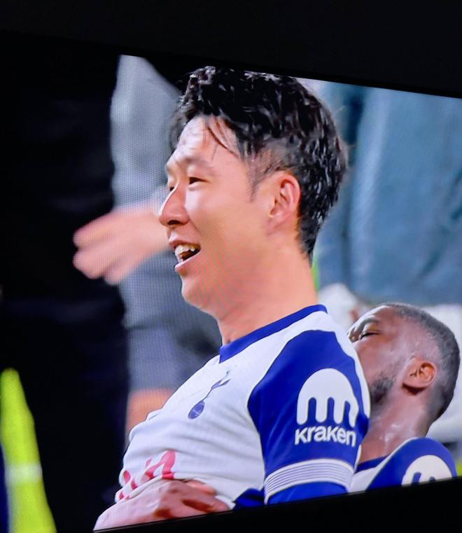 漢堡祝賀孫興慜奪冠：我們?yōu)槟愀械津湴?，為你而開心
