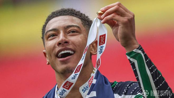 記者：若雷納離隊，小貝林將在下賽季身披多特7號球衣