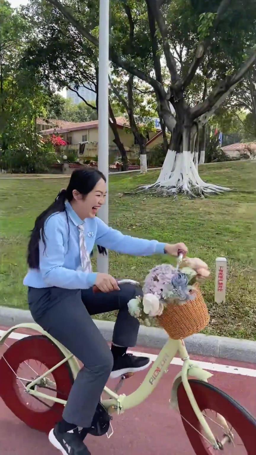 网友体验勒洛三角形自行车，一路过来光点头了。