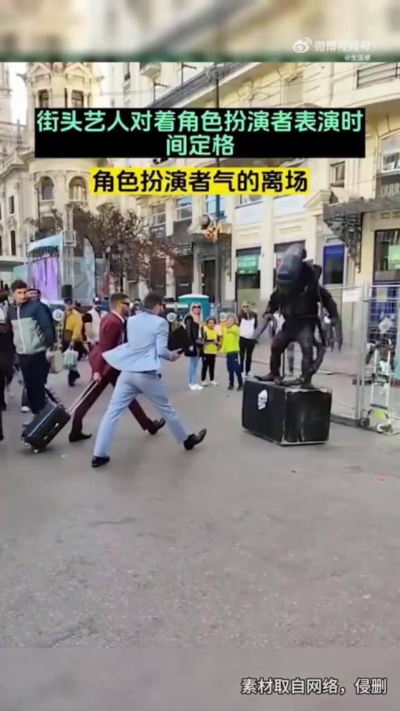 咋做到的？街头艺人 “时间定格”！