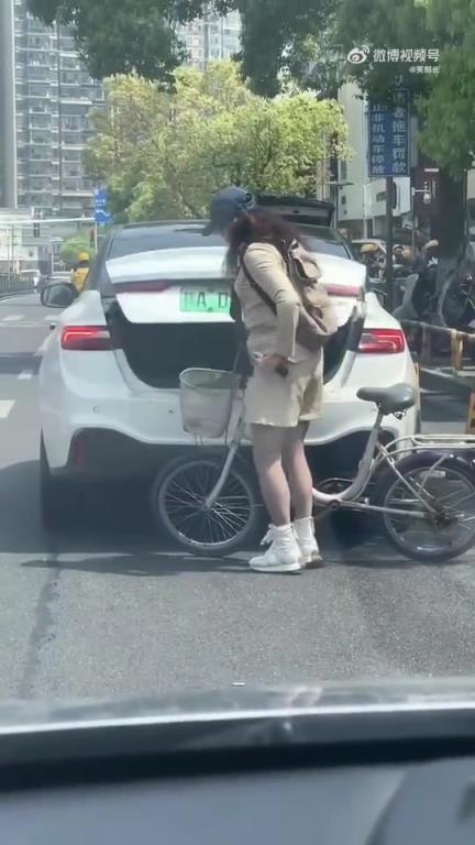 司机今天是犯了天条了，接了这个单