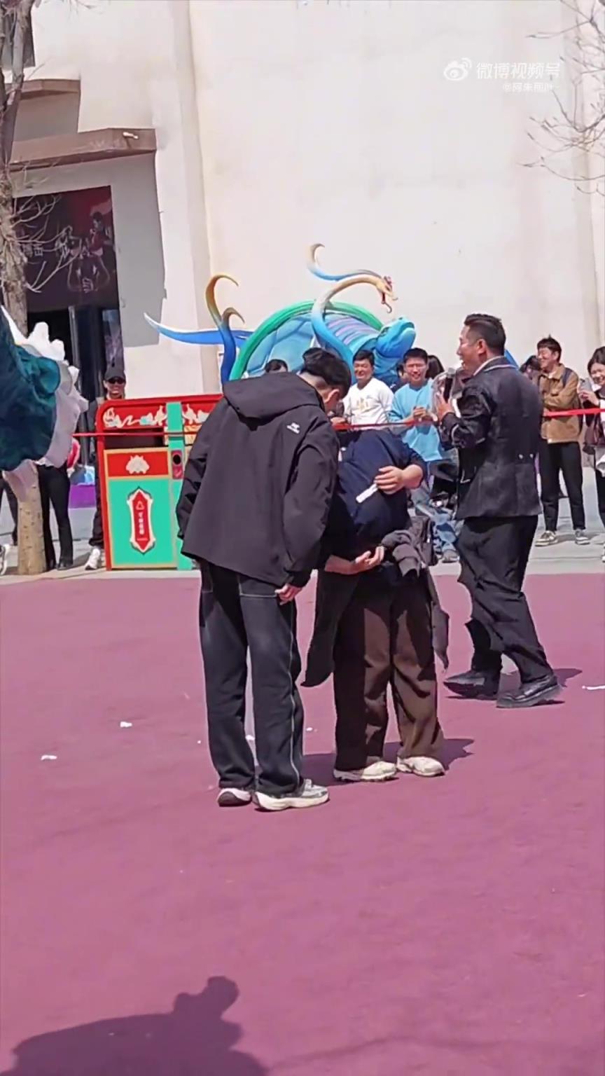 玩的怪花了，这吻还是螺旋式的
