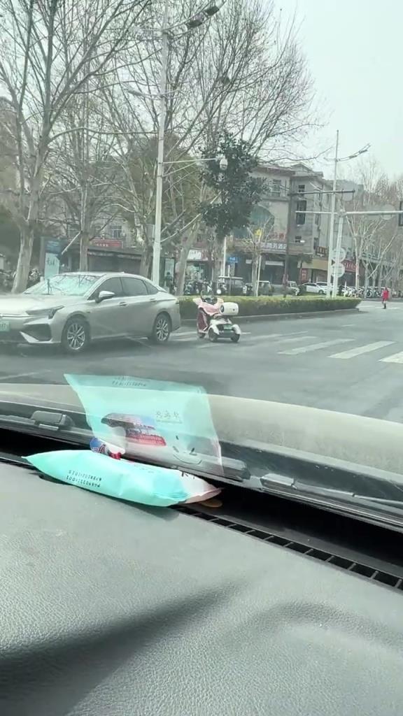 路上看见能吓一跳！