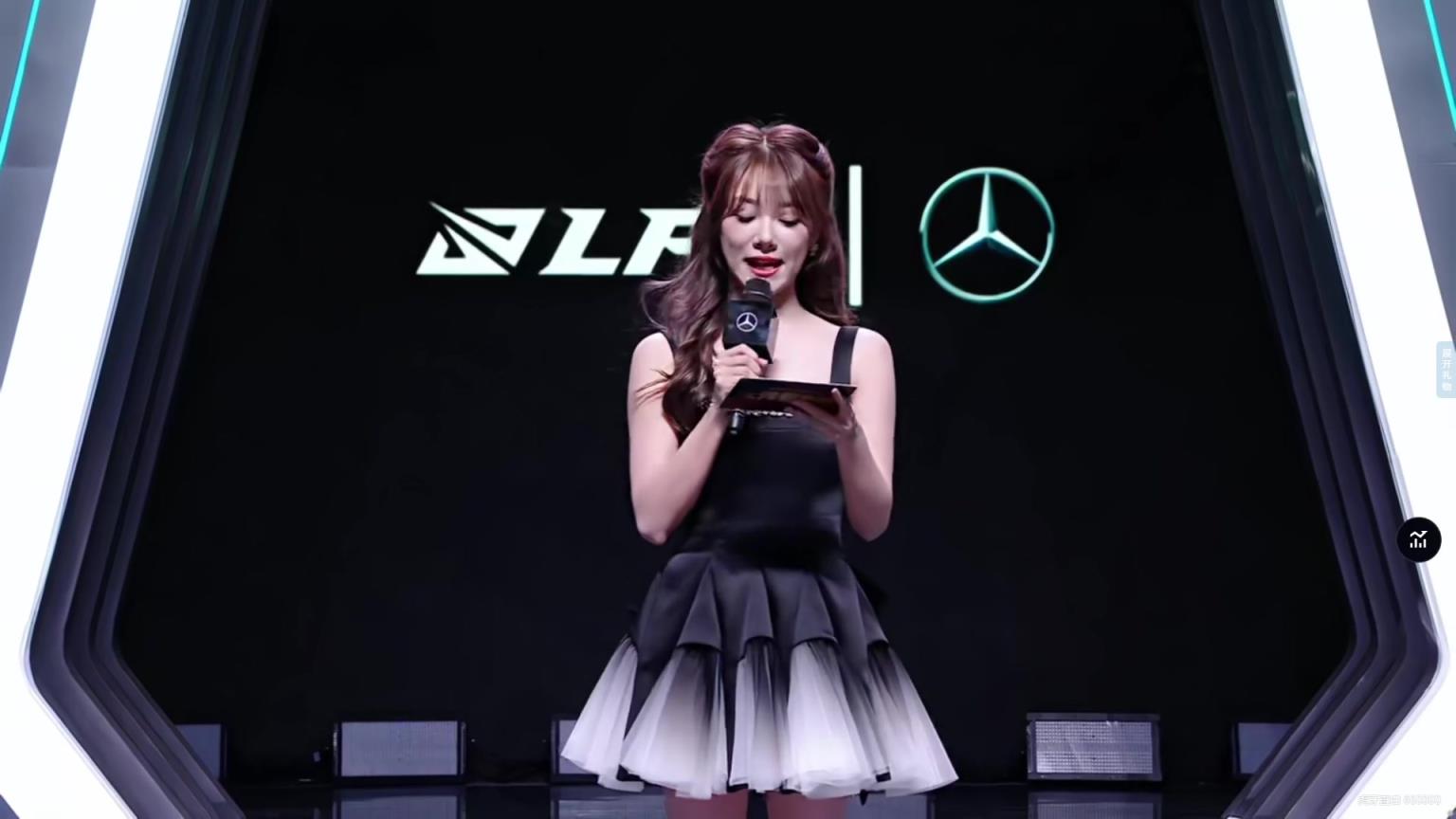 甜美甜美iG交手NIP 小钰黑色连衣裙出场