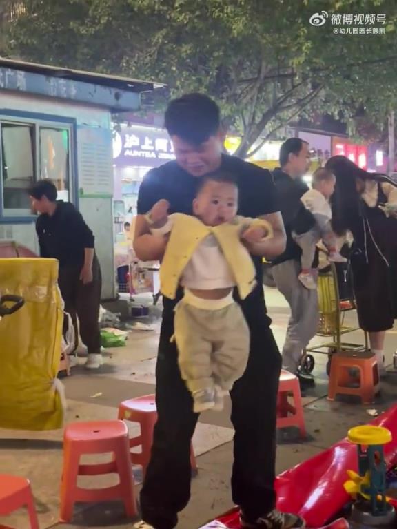 人类幼崽天生满格电量，这小脚腾空了还在跑呢