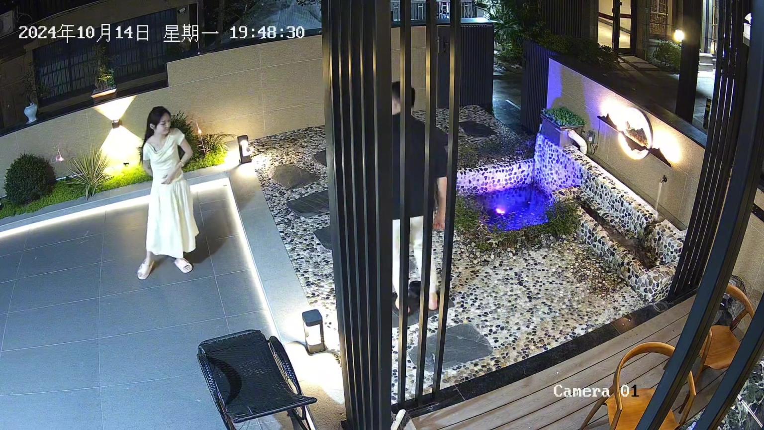 大概这就是住在别墅里的富二代，成天有时间陪老婆