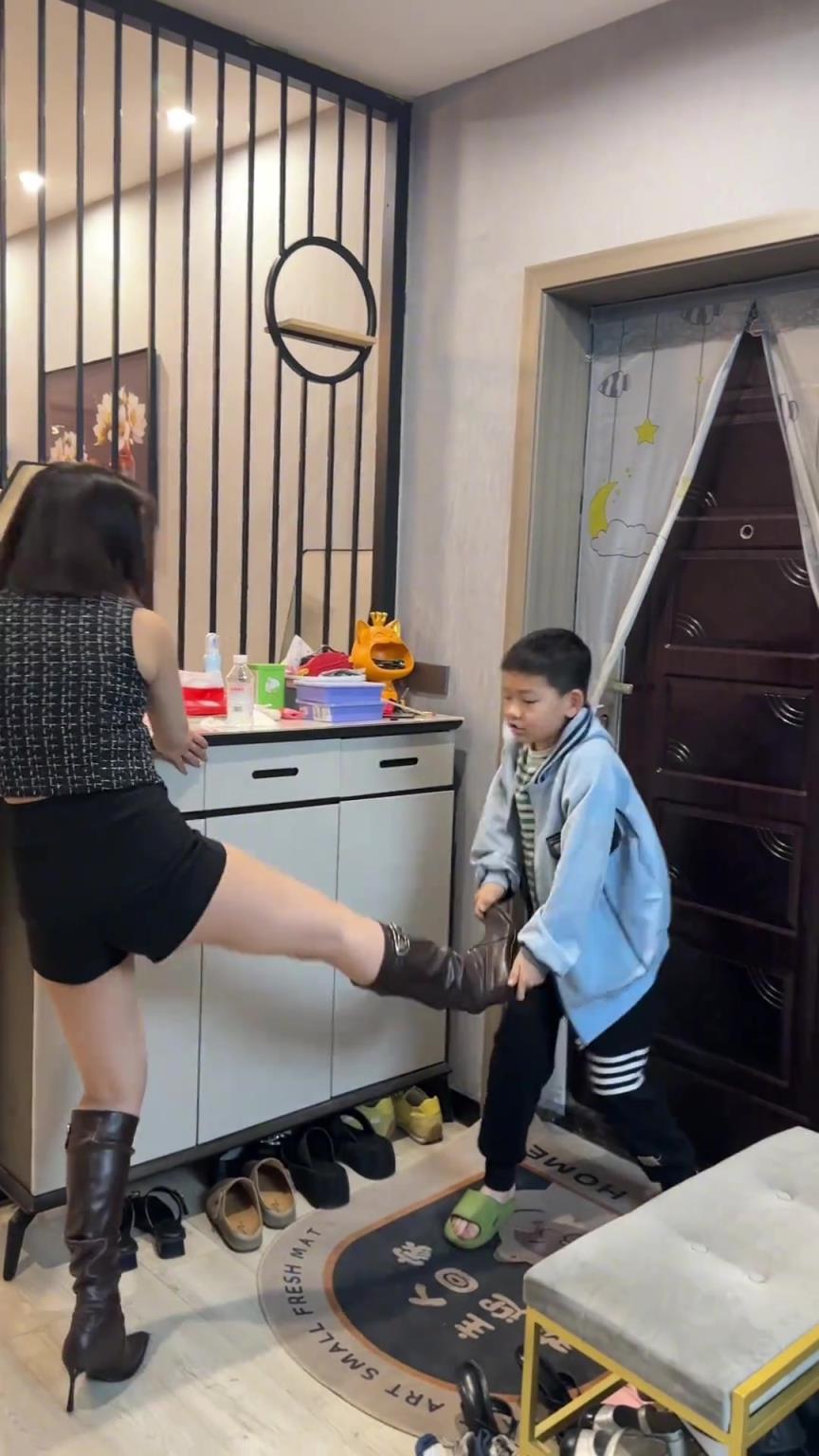她这双鞋干脆不要了，扔掉也罢！！