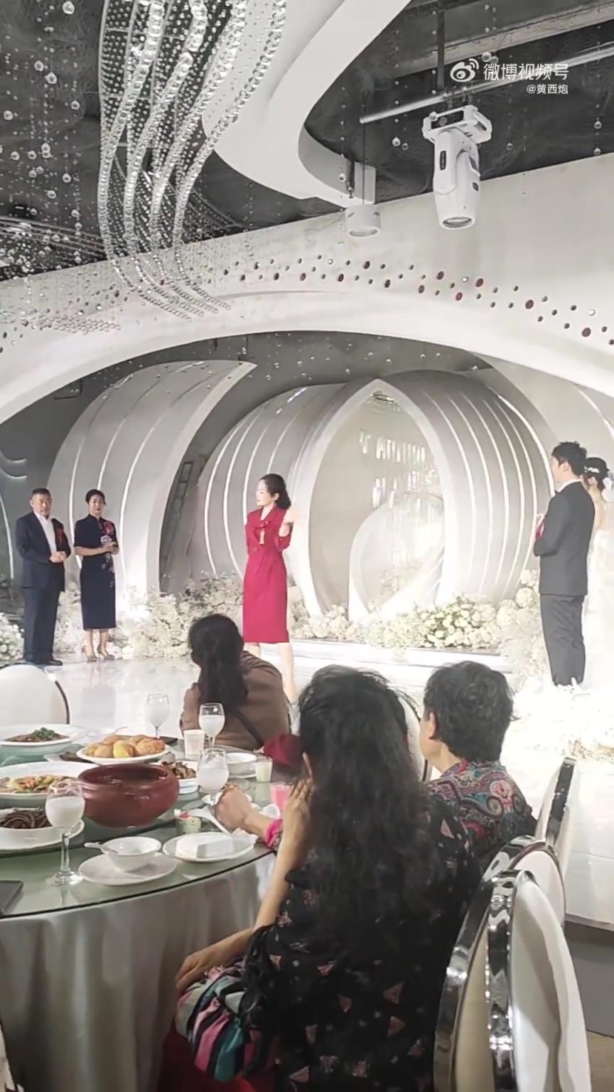 媽媽在孩子婚禮上熱舞，傳遞溫馨祝福