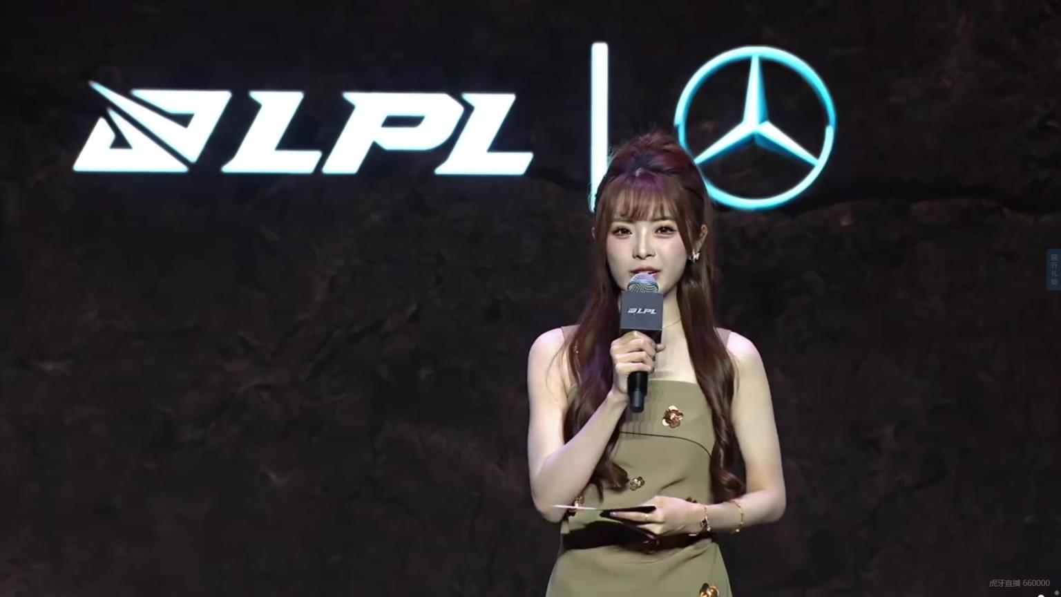 LNG主场女主持泱泱：苏州主场灯光，盖不住电竞杨超越的魅力！