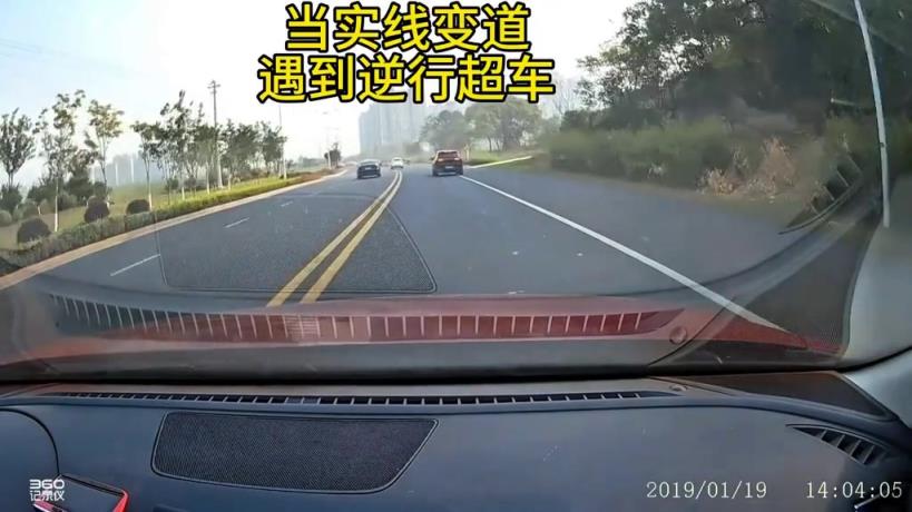 臥龍鳳雛，喇叭按爛了也沒用。