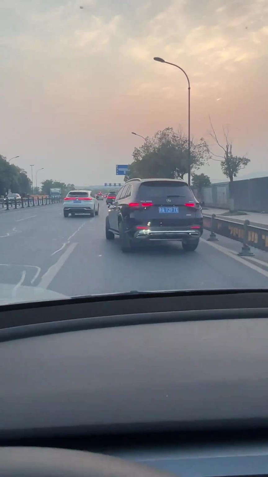 修車師傅：你這車怎么不像走正道來的呢