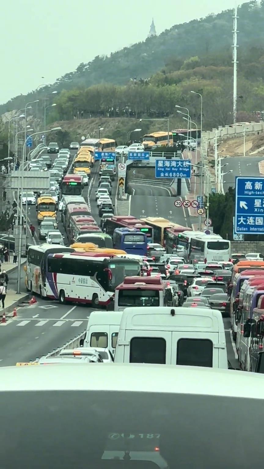 这就开始堵车了吗？水泄不通，根本走不了