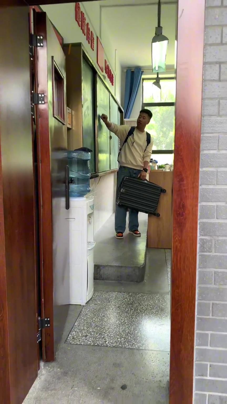 看的出来，老师比同学们还着急放假