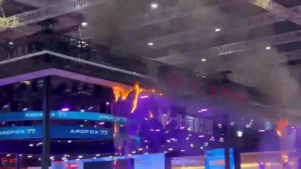 一看就是led太熱把膜燒了