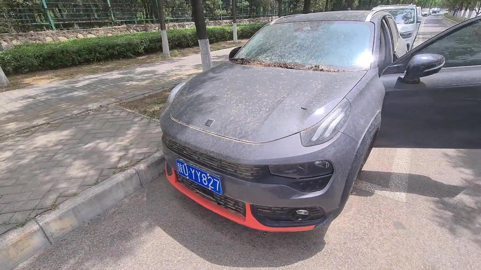 这是谁的车，直接放这不要啦？看到纸条绷不住了