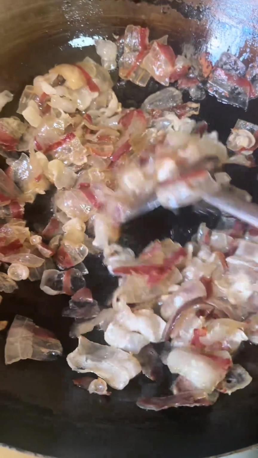 肥肉要炒卷起来才好吃