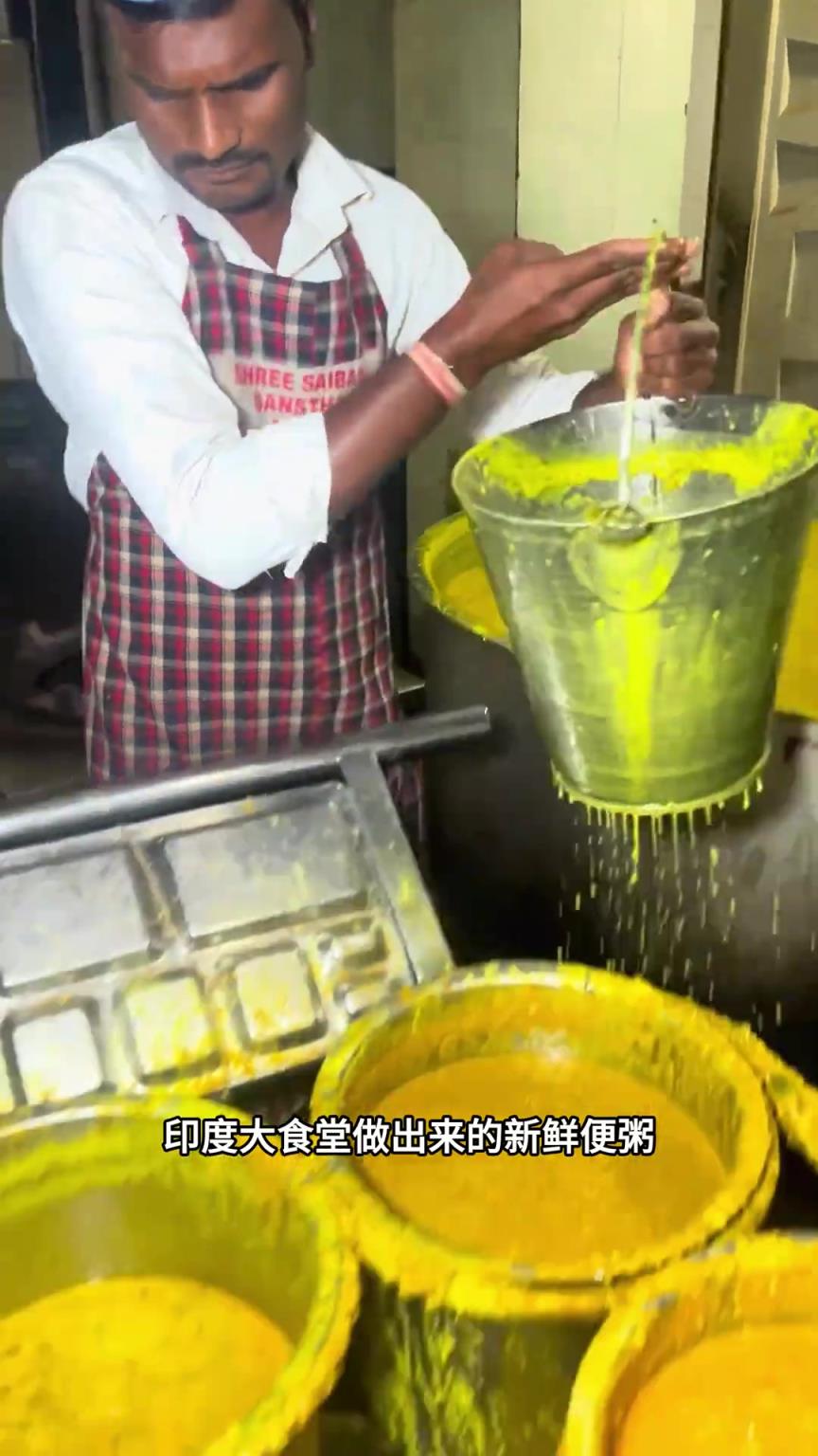 他们还挺讲究，每一个人都戴帽子