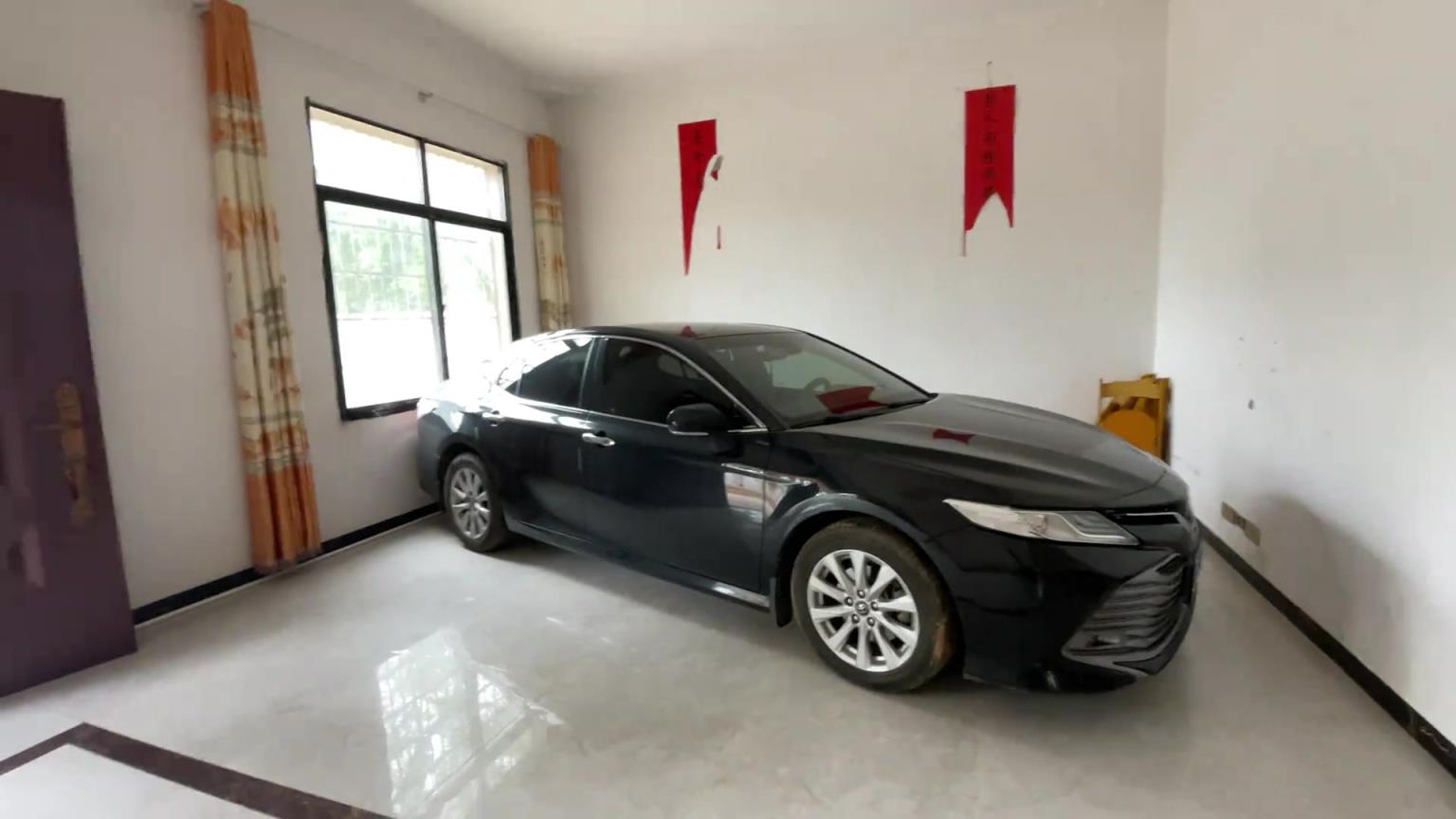 您到底是怎么把車開進去的？