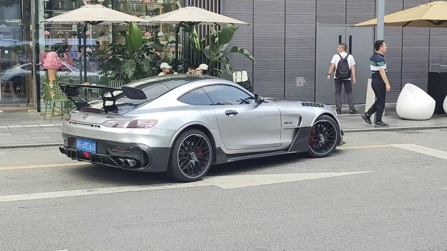 太可惜了，又搞坏一辆AMG！