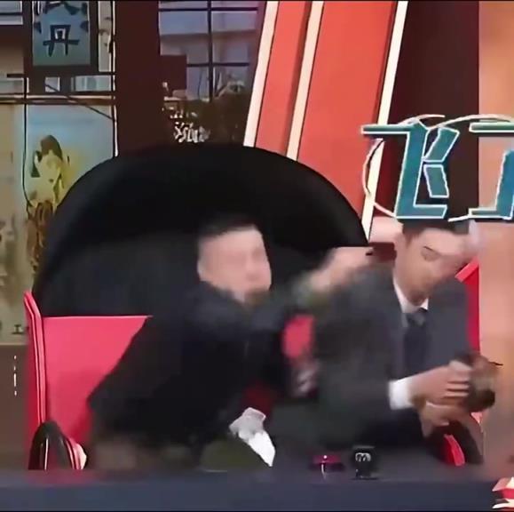 反復(fù)欣賞，怎么看都不膩，只有一個(gè)字：帥