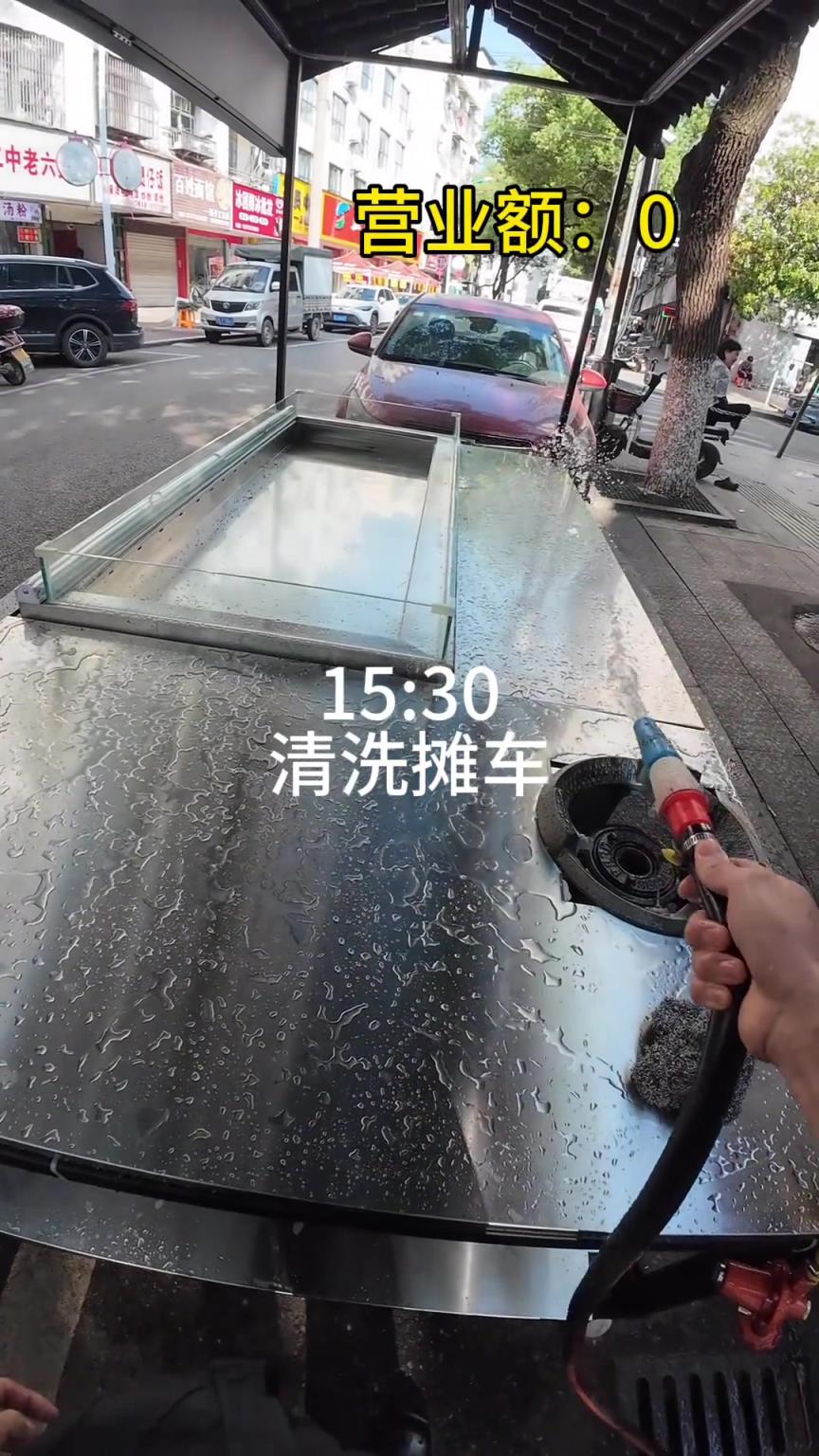 出一天摊能卖4000啊？这是炒得有多好吃？！