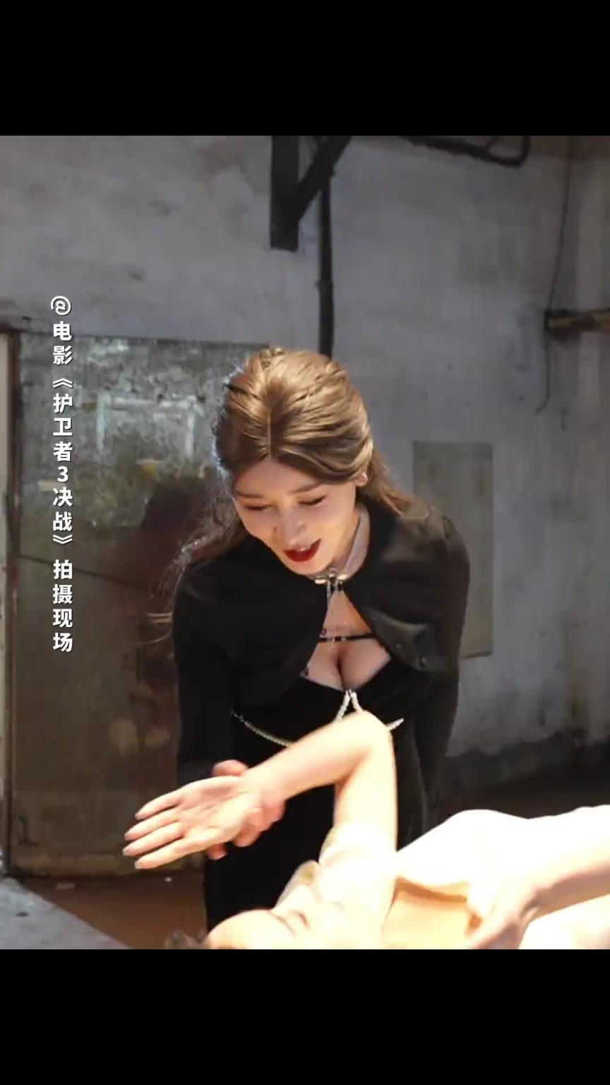 導演拍攝現(xiàn)場：她們拍個哭戲有這么難么？??！