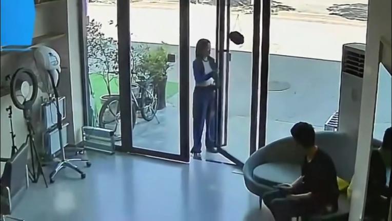減肥也有錯？理發(fā)店老板瘦了40斤，顧客沒認(rèn)出后一句話引爆笑