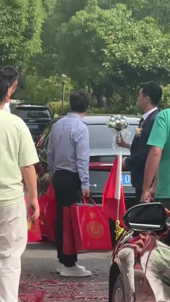 鞭炮也放了，煙也散了，糖也散了，最后卻不是丈母娘！