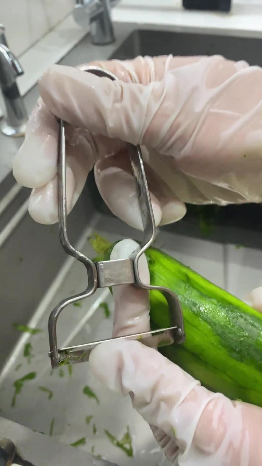 買了個氣人的削皮刀！皮沒削掉，氣人是真有一套