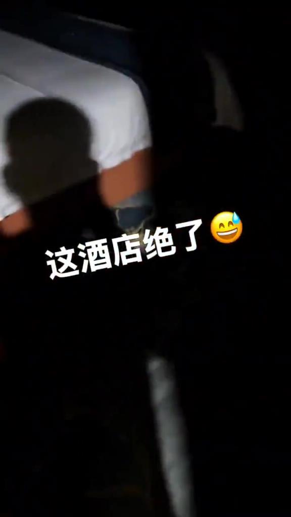 睡一半起來唱歌吧，要不然總感覺虧了