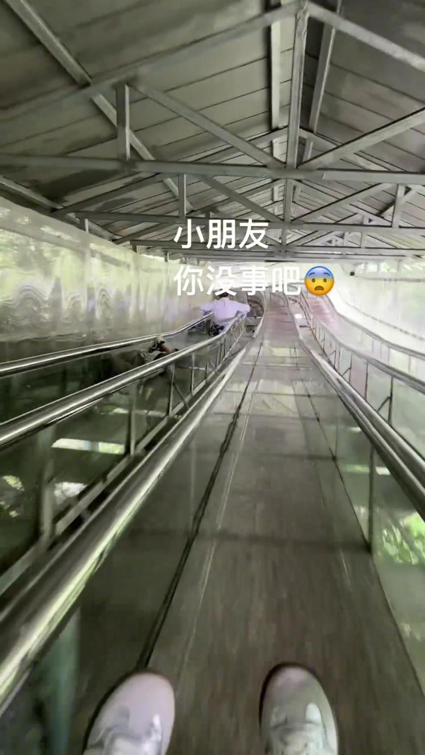 小朋友，你沒事吧！喜歡頭朝下滑滑梯嗎