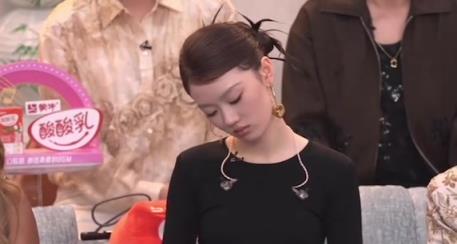 當(dāng)單姐知道自己被投票到第一名和斷眉pk時(shí)…..肉眼可見的緊張